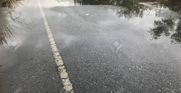 U Hercegovini i na zapadu vozi se po klizavim kolovozima