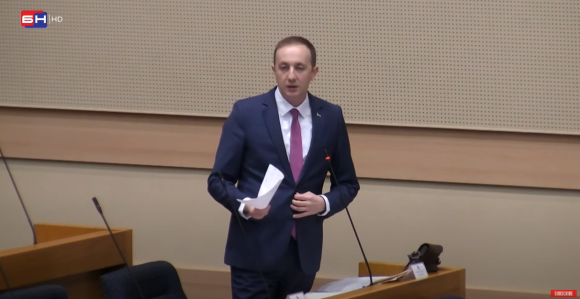 Vlada preprodaje koncesije, vrši se teški kriminal u RS