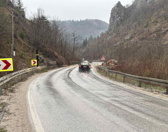 Kiša prouzrokovala odrone i izlijevanje rijeke iz korita
