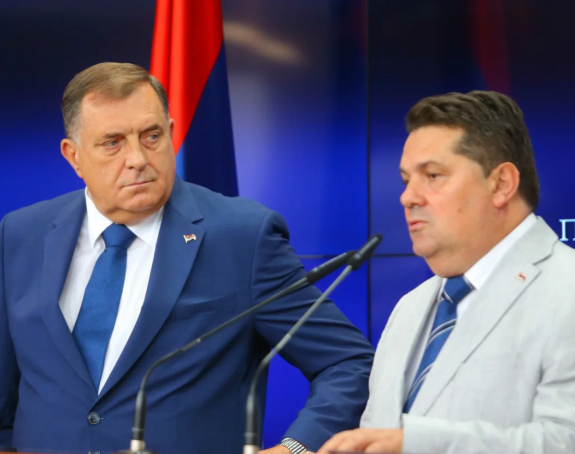 Interpol Sarajevo inicirao raspisivanje međunarodne poternice za Dodikom i Stevandićem