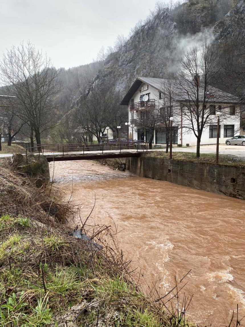 Опадају водостаји ријеке Миљацке и Жељезнице