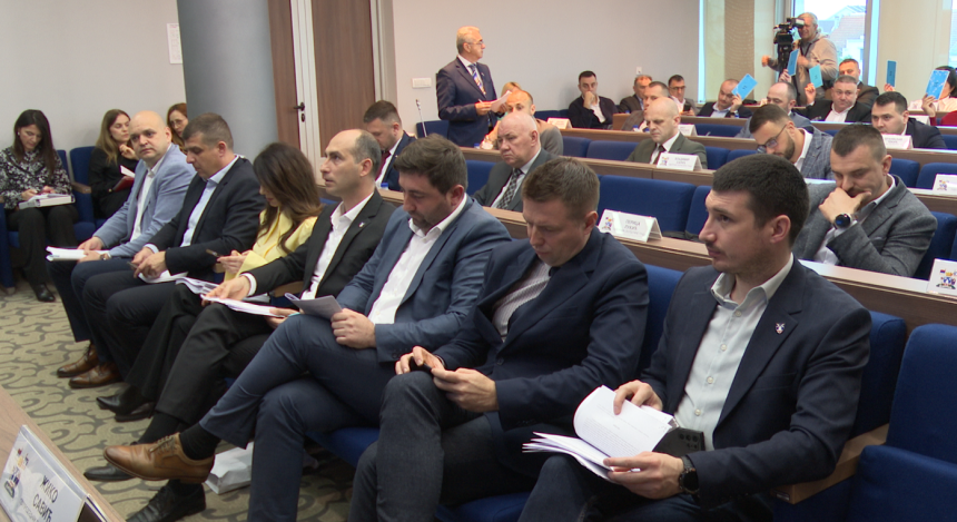 Усвојен градски буџет - СНСД поново показао право лице
