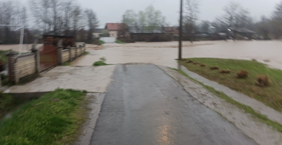 Poplave kod Gradiške, ugroženi lokalni putevi