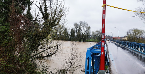 Laktaši: Vrbas u porastu, zatvoren Trnski most (FOTO)