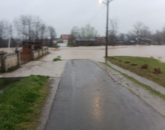 Poplave kod Gradiške, ugroženi lokalni putevi