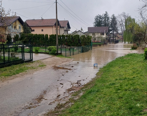 Banjaluka: Vrbas ugrozio ulicu, mještani strahuju