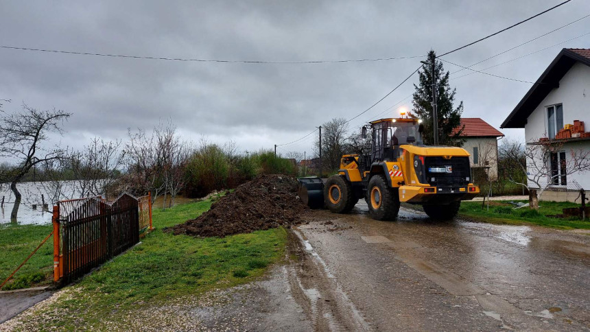 Приједор: У насељу Гомјеница око 100 кућа под водом