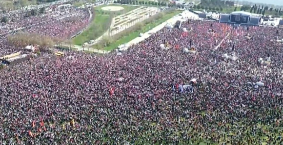 Desetine hiljada ljudi na ulicama Istanbula, 2.000 uhapšenih