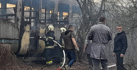 U požaru na Željezničoj stanici u Doboju gorio stari elektro-motorni voz (FOTO/VIDEO)
