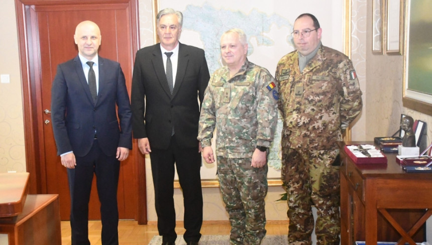 Министар полиције Синиша Каран са командантом ЕУФОР-а