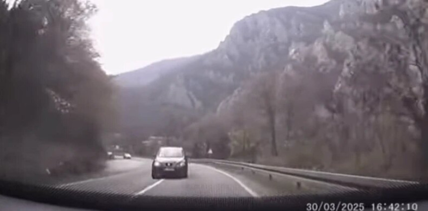Vozač za dlaku izbjegao direktan sudar (VIDEO)