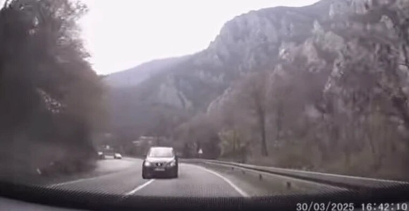 Vozač za dlaku izbjegao direktan sudar (VIDEO)