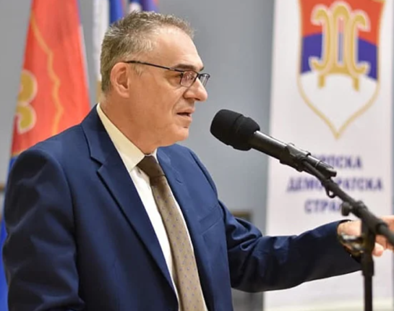 Преусмјерити новац од “кумове зграду” на куповину скенера