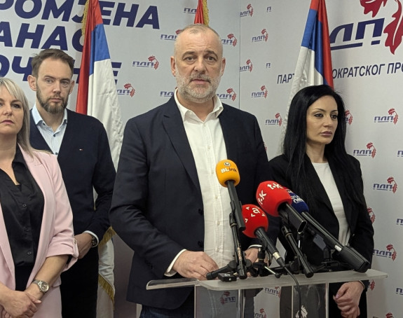 СНСД већина у граду наставља са деструкцијама