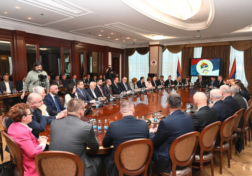 Ценић: Ситуација у јавним предузећима уопште није боља