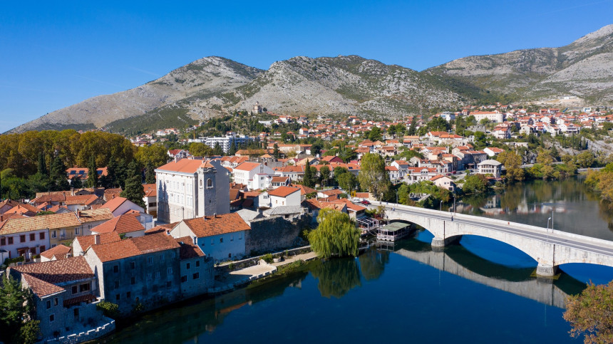 Drama u Trebinju: Vlasnik kafića udario gošću