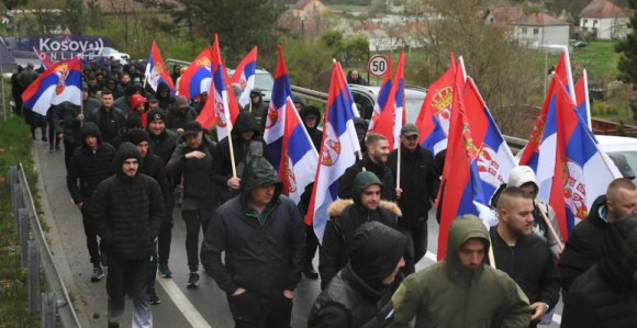 Srbi sa KiM idu pješke za Beograd u znak podrške predsjedniku