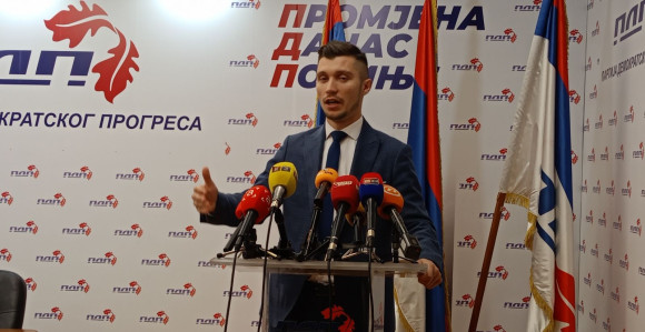 Vlast nas vodi putem političke i ekonomske izolacije
