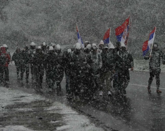 Vučić pozdravio Srbe sa Kosmeta koji su krenuli ka Beogradu
