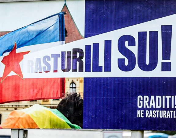 Na bilbordima HDZ-a jugoslovenska, uz zastavu sa Prajda