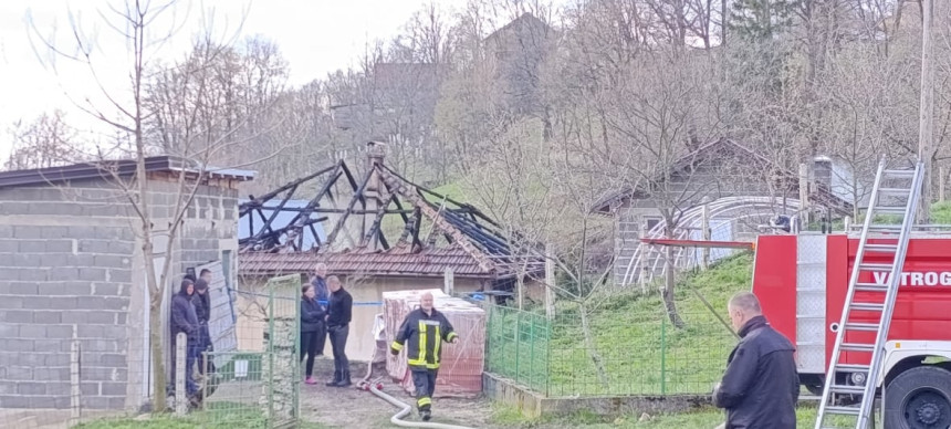 Travnik: Zapalio kuću u kojoj su mu bila djeca i supruga