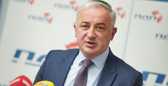 Poništiti sramnu i namještenu nabavku "kumovske zgrade"