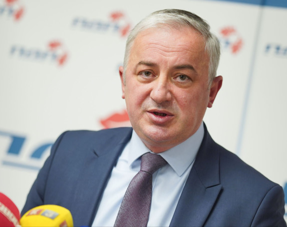 Поништити срамну и намјештену набавку "кумовске зграде"