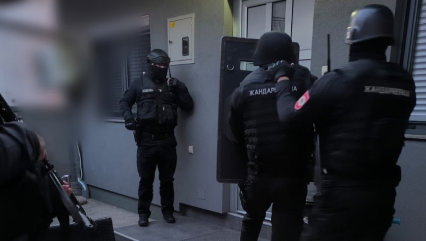 Pretresi na više lokacija u Banjaluci, uhapšena tri lica