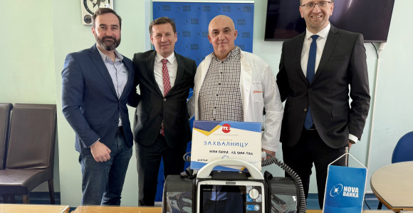 Nova banka donirala defibrilator Opštoj bolnici Prijedor: Pomoć koja život znači