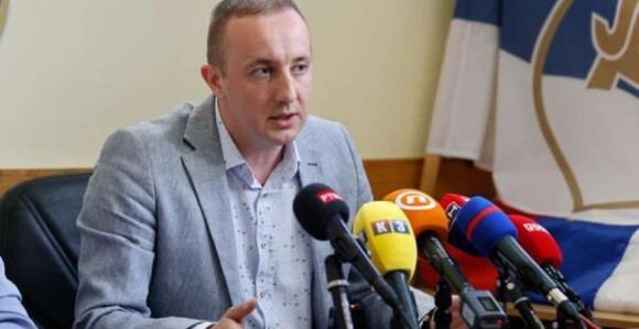 Mali miš Dodik se prvo zaigra pa moli da mu oproste