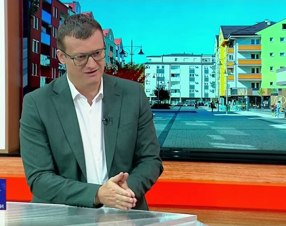 "Ne može nam niko ništa", zamijenio sa "Idi  dok si mlad!"