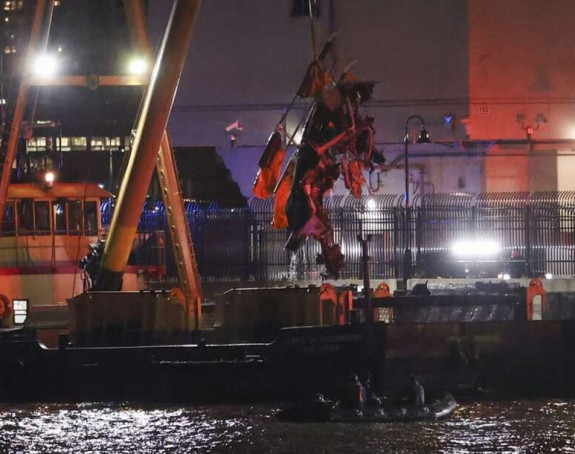 Pad helikoptera pratila velika buka, onda se prepolovio