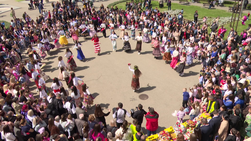 Lazarice danas uljepšale Bijeljinu (FOTO)