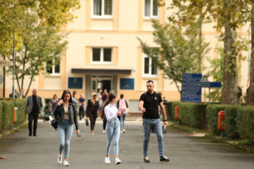 Političke krize i korupcija mlade tjeraju iz zemlje
