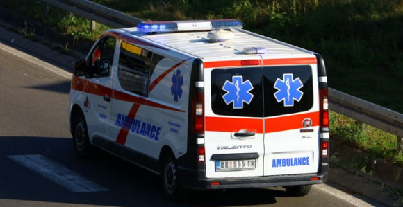 Dostavljač na biciklu udario ženu, ima teške povrede