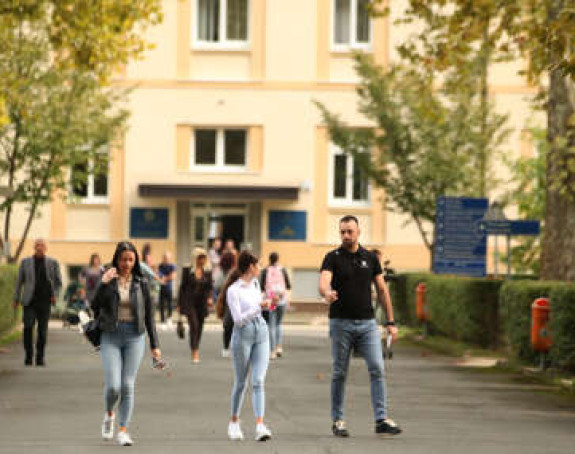 Политичке кризе и корупција  младе тјерају из земље