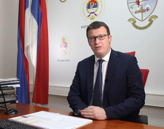 Dodik obilazi opštine, dijeli šakom i kapom, kod nas ga nema