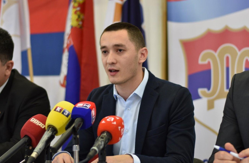 Bezobrazluk: Radnici bez plata, a "ŽRS" kupila nova vozila