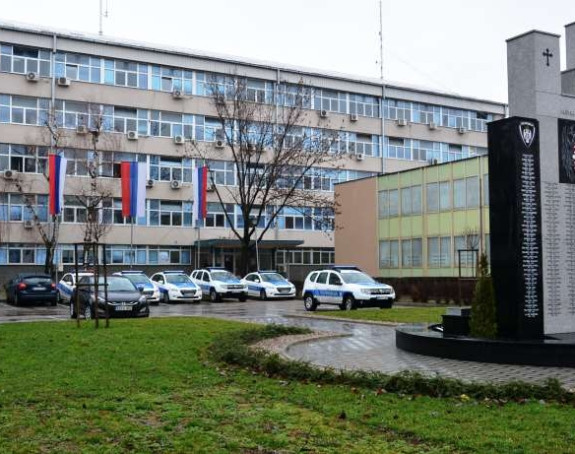 Опирао се хапшењу, оштетио инвентар у полицијској станици
