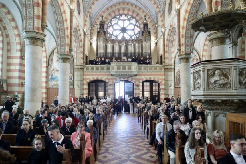 Nadbiskup Vukšić predvodio misu u sarajevskoj katedrali