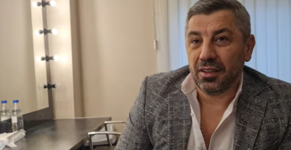 Pjevaču pozlilo na nastupu, pa završio u bolnici
