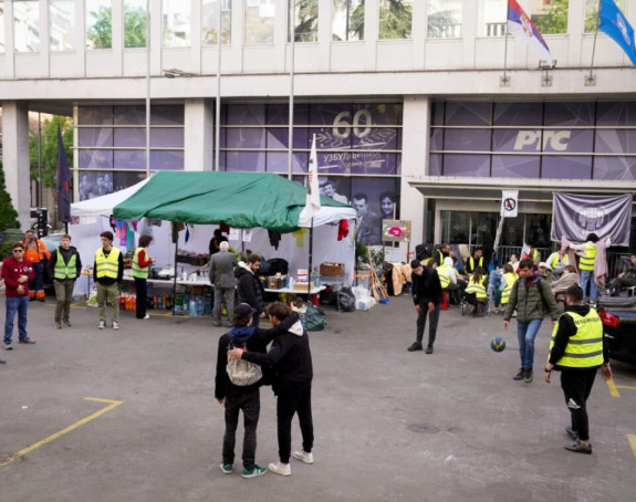 Manja grupa studenata u blokadi i osmi dan blokira RTS