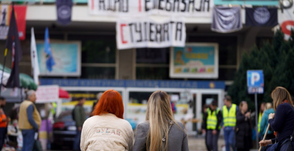 Група студената у блокади и грађана и даље блокира РТС