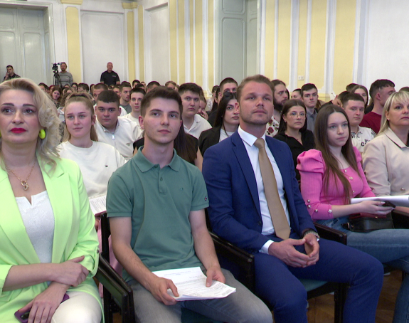 Градоначелник Бањалуке уручио ваучере матурантима
