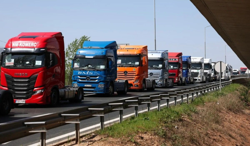 Prevoznici traže model Crne Gore, pravilnik na stolu
