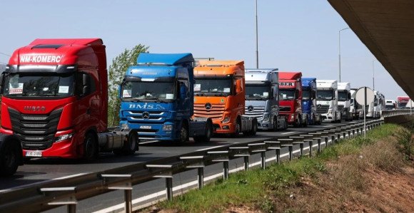 Prevoznici traže model Crne Gore, pravilnik na stolu