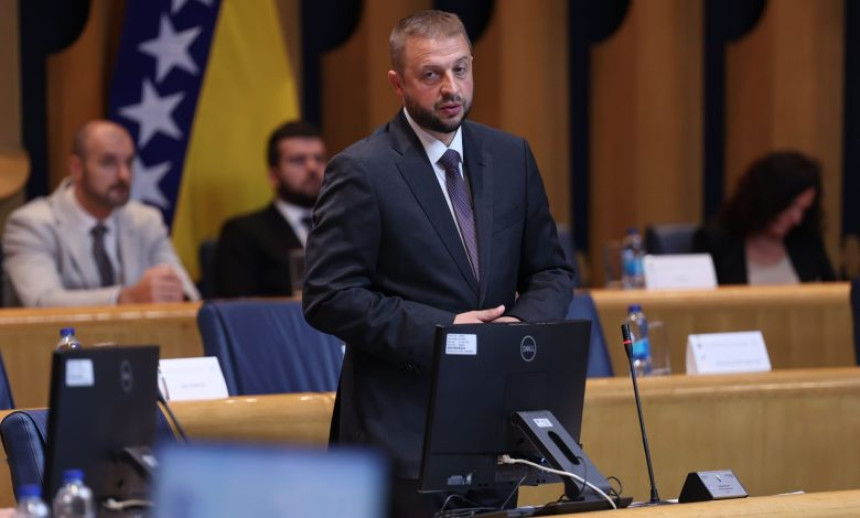 Fotelja Nikole Špirića važnija od svih drugih odluka