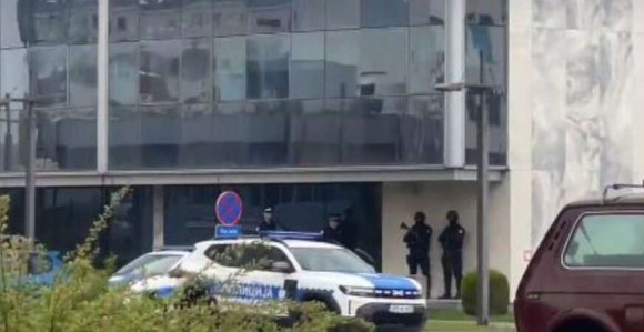 Источно Сарајево: Полиција и јутрос код зграде Владе РС