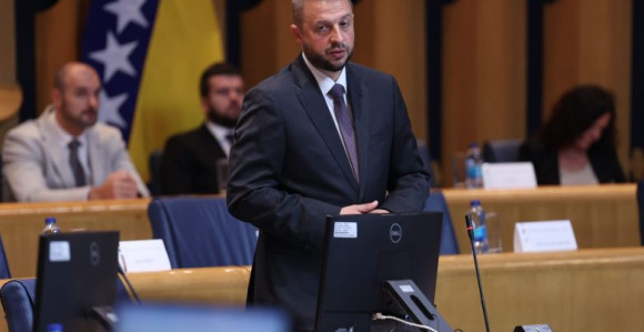 Фотеља Николе Шпирића важнија од свих других одлука