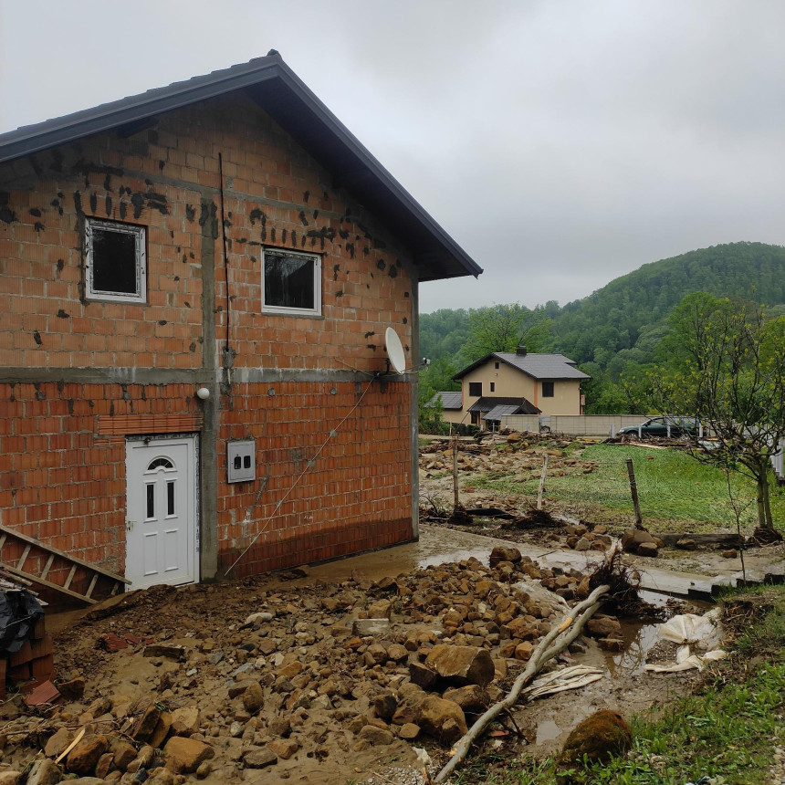 Lopare: Nevrijeme napravilo brojne probleme (FOTO)